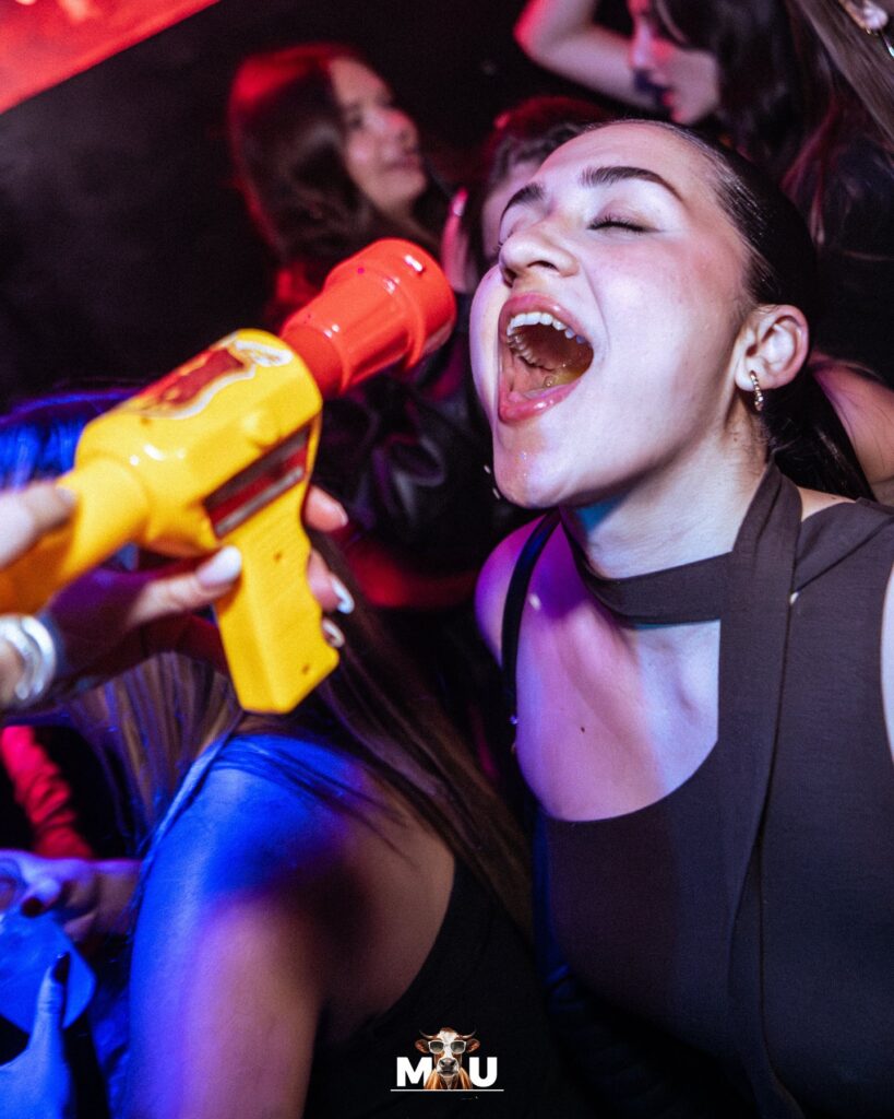 Shot dalle mucche pazze al MU, il mercoledì universitario del Babylon Club di Firenze